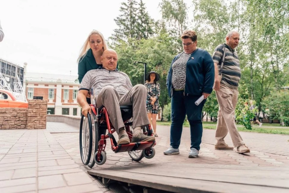 Новосибирские кафе не прошли проверку на доступность для людей с инвалидностью. Фото: Заксобрание НСО.