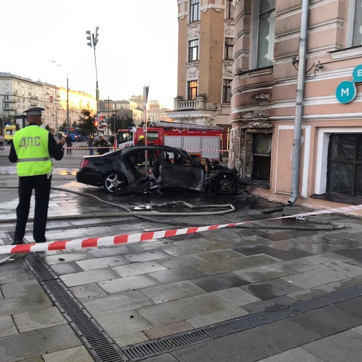 Опубликовано видео смертельного ДТП с Mercedes на Зубовском бульваре в  Москве - KP.RU