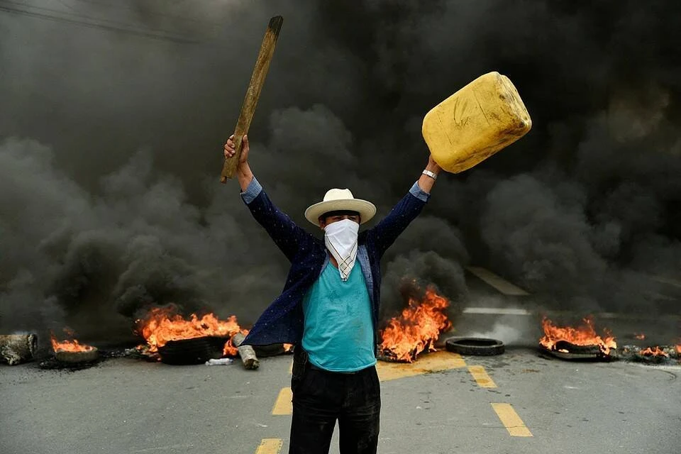 Эквадор остановит добычу нефти при продолжении протестов из-за роста цен на бензин