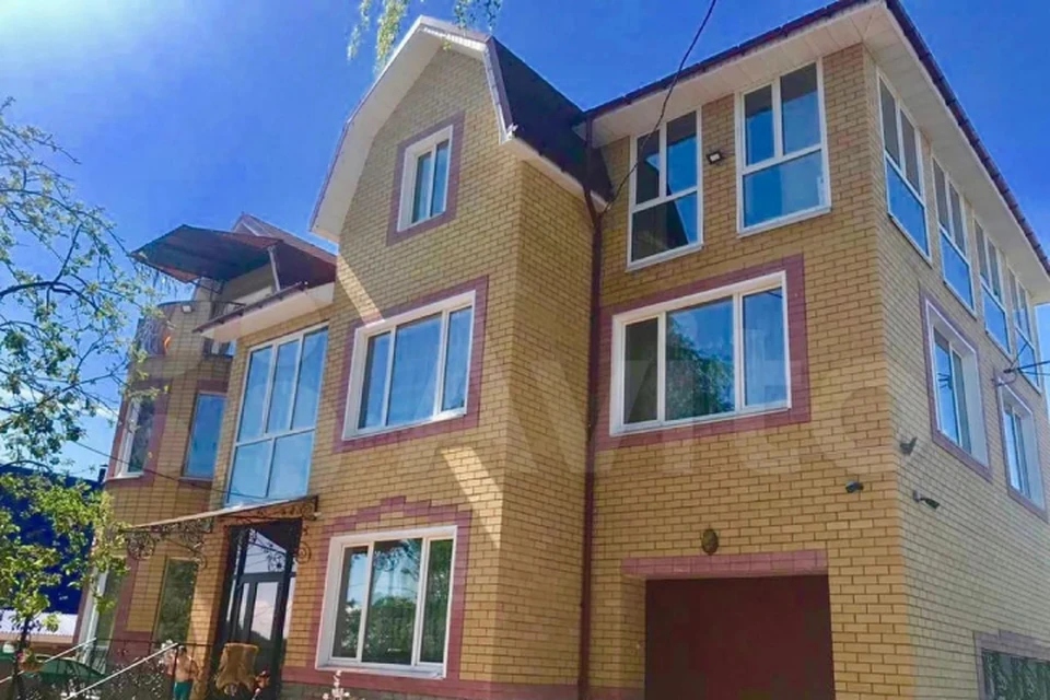 Общая площадь продаваемого дома - 436,3 квадратных метра. Фото: avito.ru