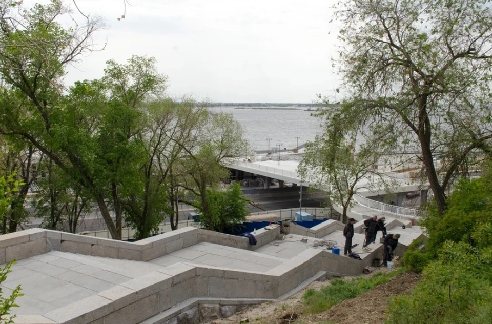 У обновленных лестниц сделают поливочный водопровод