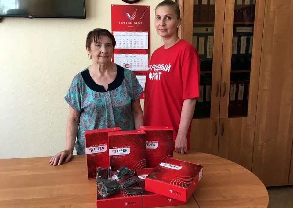 Шесть раций подарила бойцам Донбасса ярославна Аделаида Бещева. ФОТО: ОНФ по Ярославской области