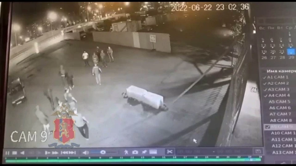 В Красноярске после драки на Южном рынке заведено уголовное дело. Фото: стопкадр из видео МВД