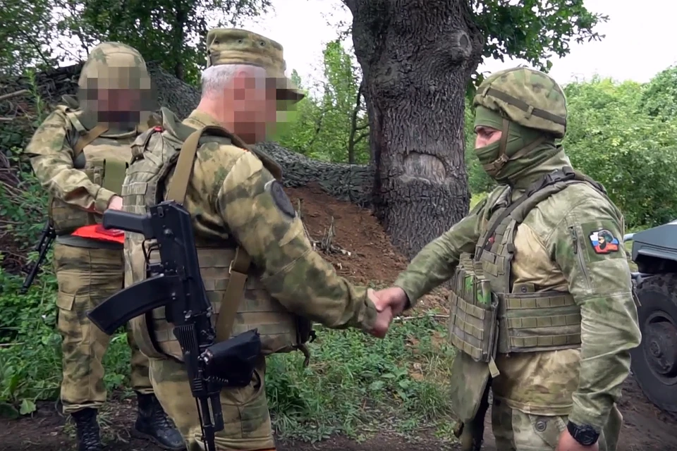 Награждение военнослужащих прошло в Харьковской области, рядом с боевыми позициями