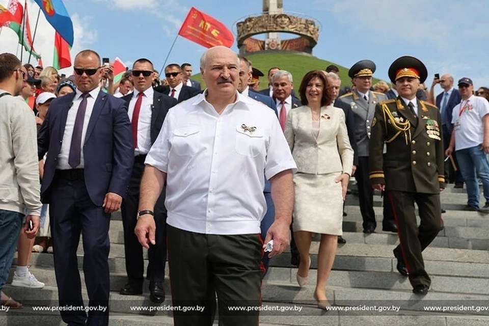 Александр Лукашенко во время торжественных мероприятий на Кургане Славы. Фото: president.gov.by