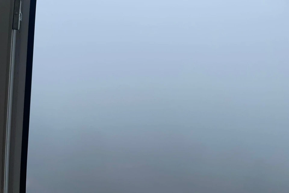 Туман густой дымкой накрыл город.