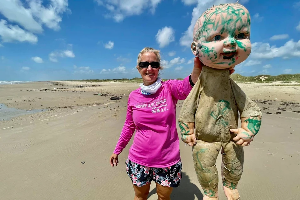 На «демонических кукол» наткнулись исследователи, которые занимаются изучением черепах на побережье