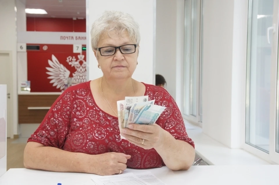 Для получения денег пожилой женщине необходимо оплатить страховой взнос в размере 35 тысяч рублей.
