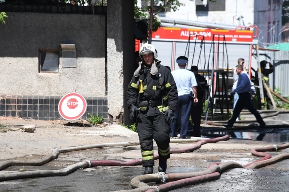 В Волгодонске на рынке "Восточный" выгорели четыре павильона.