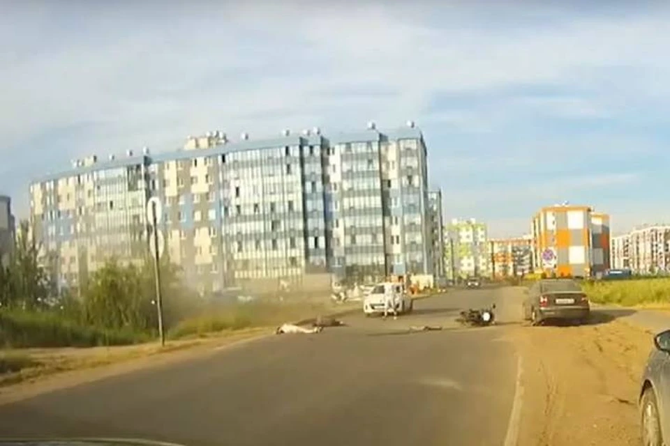 Пьяный мотоциклист бросил пассажирку после ДТП под Петербургом