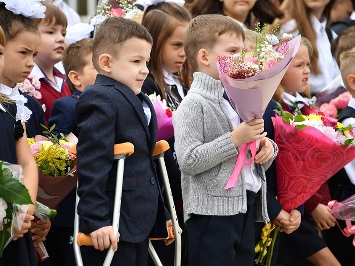 Мы были первыми, а нас выкинули»: около 300 краснодарских первоклашек не  попали в школу у дома - KP.RU