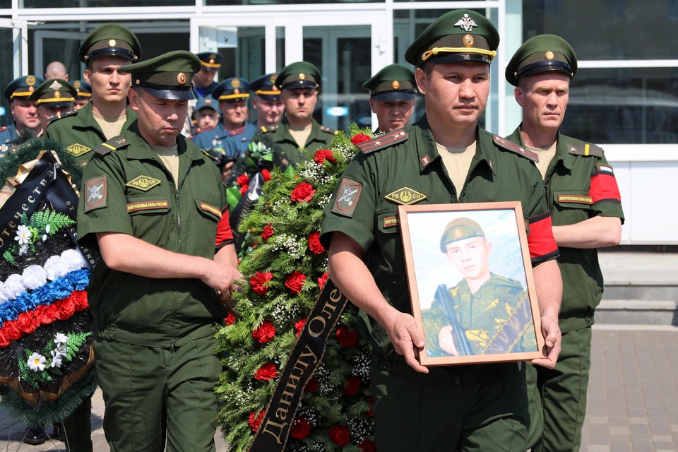 11 июля в Глазове простились с погибшим в ходе СВО рядовым Данилой Ворончихиным. Фото: глава Глазова Сергей Коновалов, vk.com/konovaloovsn