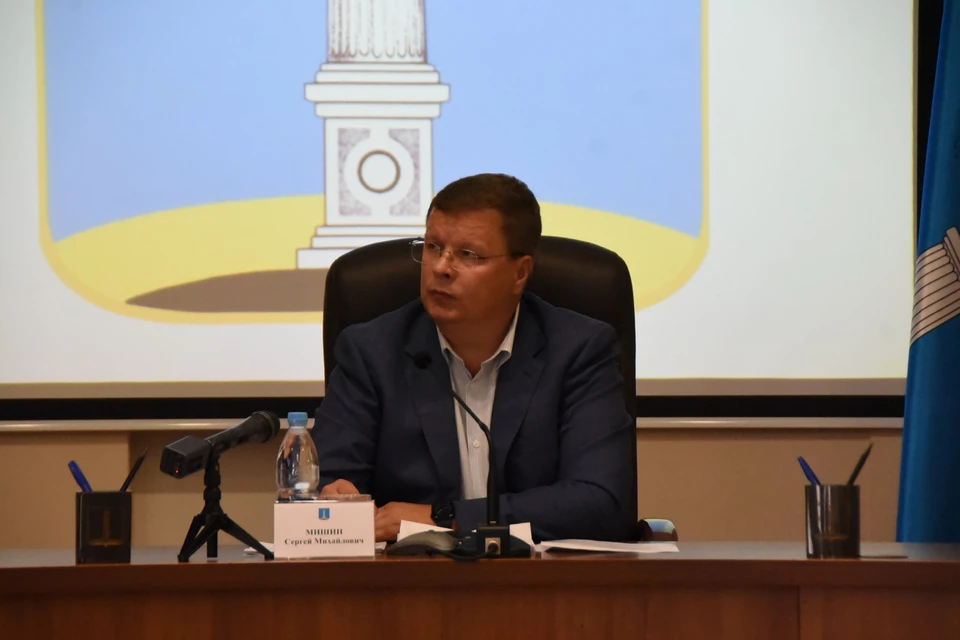 Доклады чиновников заслушивал первый заместитель мэра Сергей Мишин.