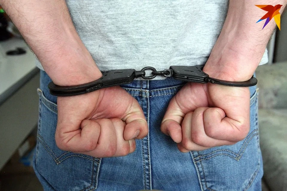 В Новогрудке 19-летний сын разбил бутылку водку о голову своей матери.
