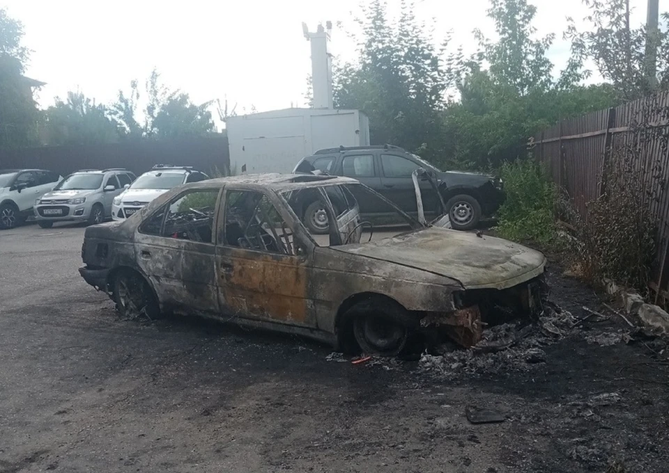 В поселке Рассвет в Туле сгорел автомобиль