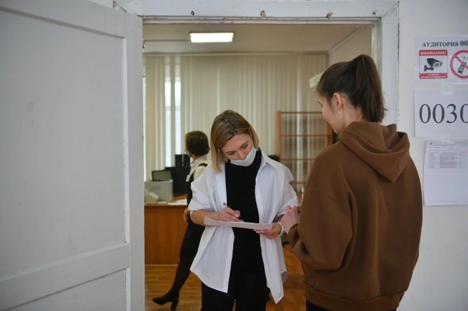 В Симферополе отметили учеников, которые сдали ЕГЭ на 100 баллов