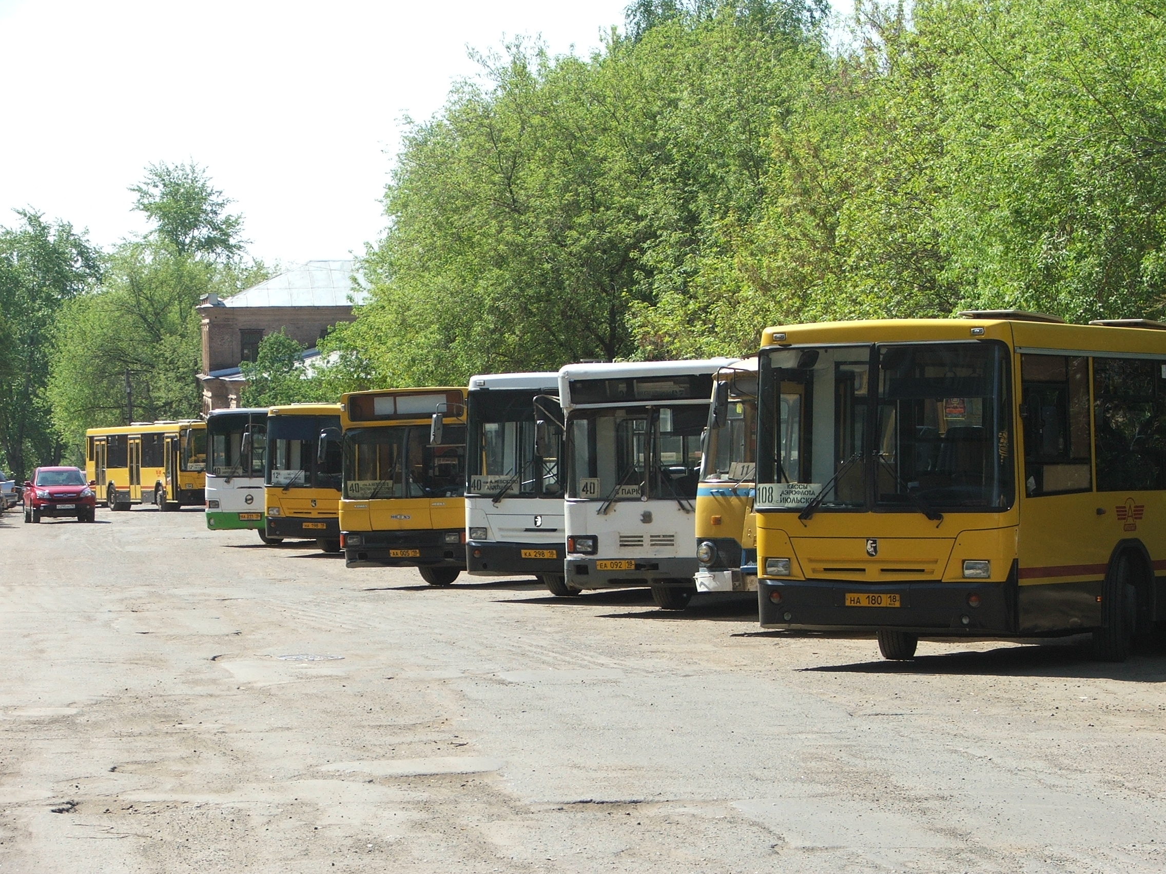 Автовокзалы удмуртии. Старые автобусы. Автовокзалы Удмуртии автобус. Новые автобусы Ижевск. Фотографии старых автобусов.