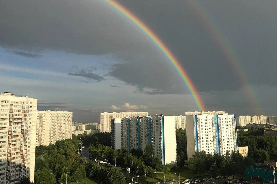 Двойная радуга над столицей.