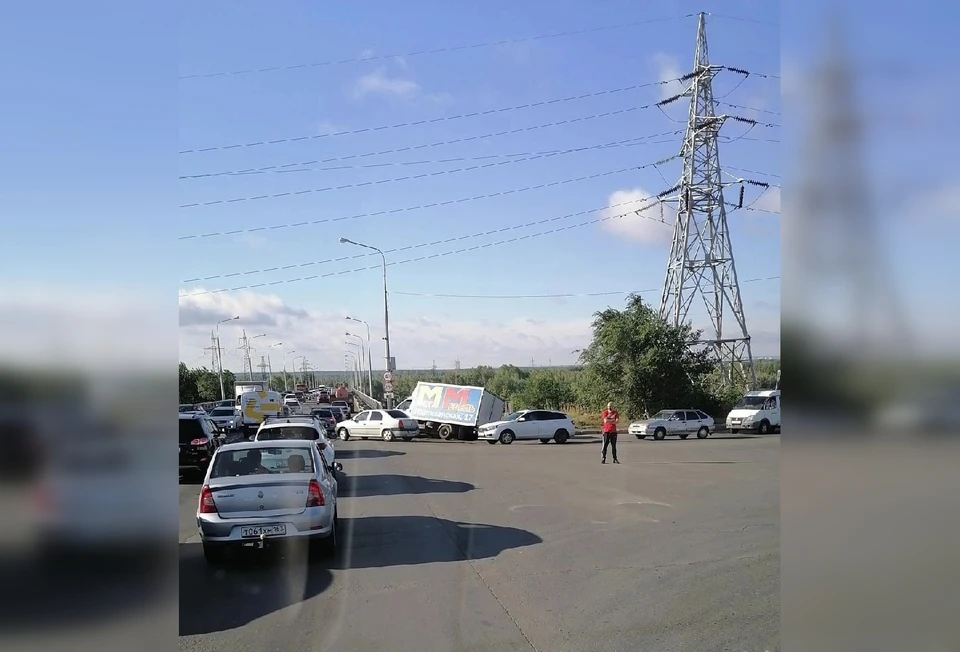 Дорожное ЧП произошло утром 19 июля. Фото: Куйбышевский|Самара life