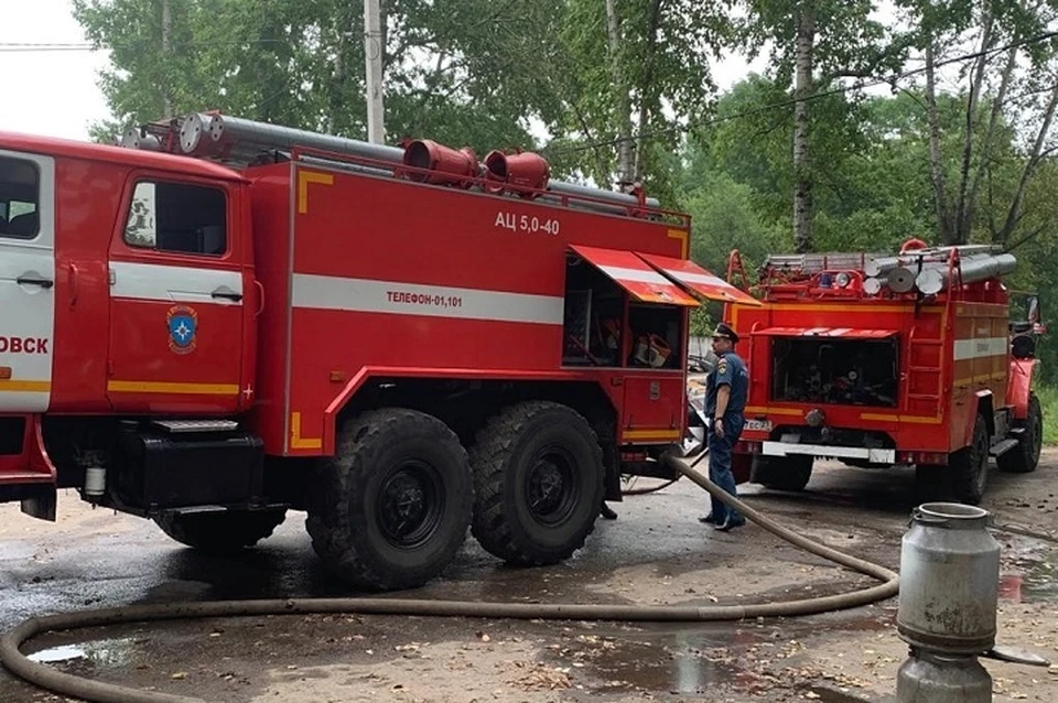 Сотрудники МЧС потушили пожар в многоэтажке в Хабаровске