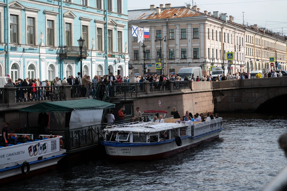 Инициатива важна для Петербурга - все-таки туристическая столица. Однако нюансов у идеи очень много.