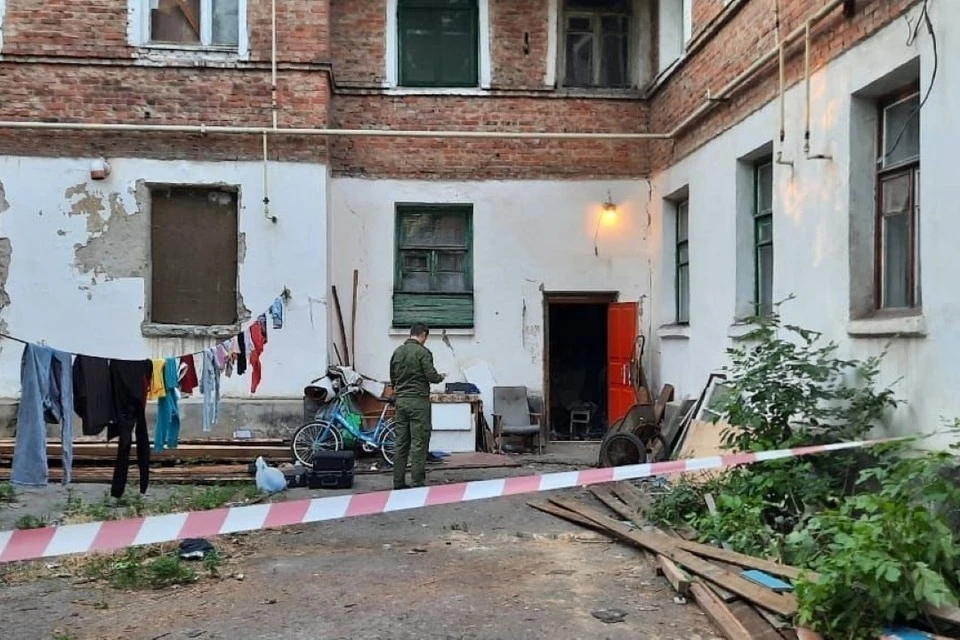 Убитых нашли в квартире в старом доме в районе Новая Соколовка. Фото: СУ СК по Ростовской области