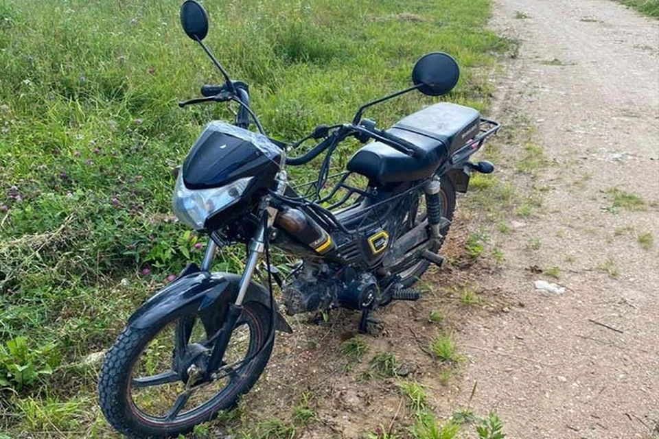 В Тверской области водитель мопеда наехал на велосипедиста Фото: УГИБДД России по Тверской области