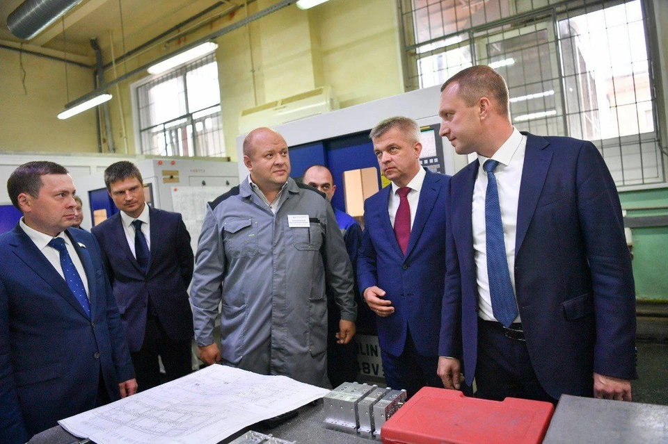 Роман Бусаргин на территории предприятия