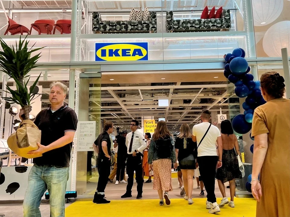 IKEA приостановила распродажу в России