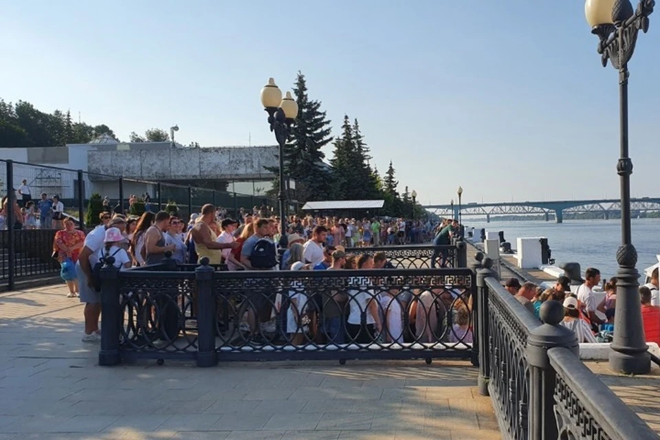 На речные трамвайчики в Ярославле теперь стоят очереди. ФОТО: группа "Жесть Ярославль" ВКонтакте