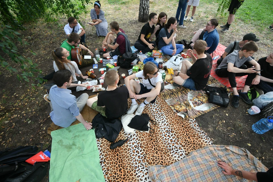 В Новосибирске к натуралам на пикнике приставят охрану.