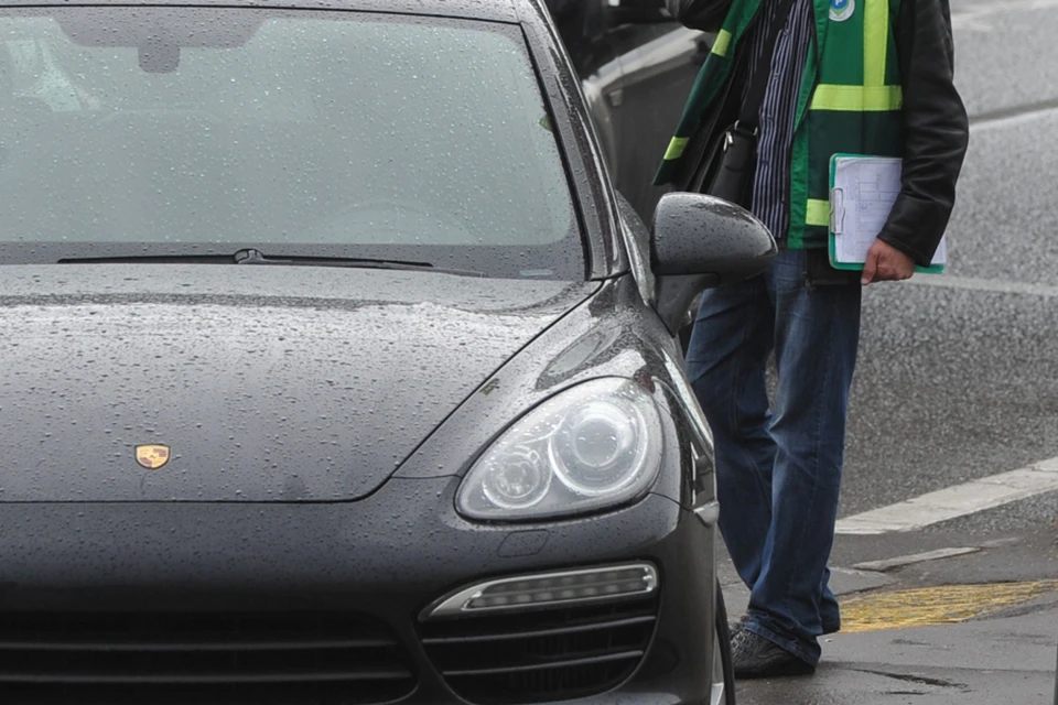 Водитель Porsche сбежал с места аварии