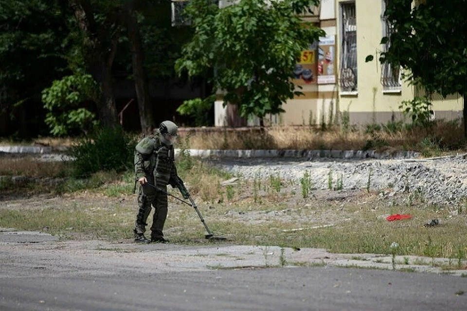 Территорию города расчищают от взрывоопасных предметов. Фото: ЛИЦ