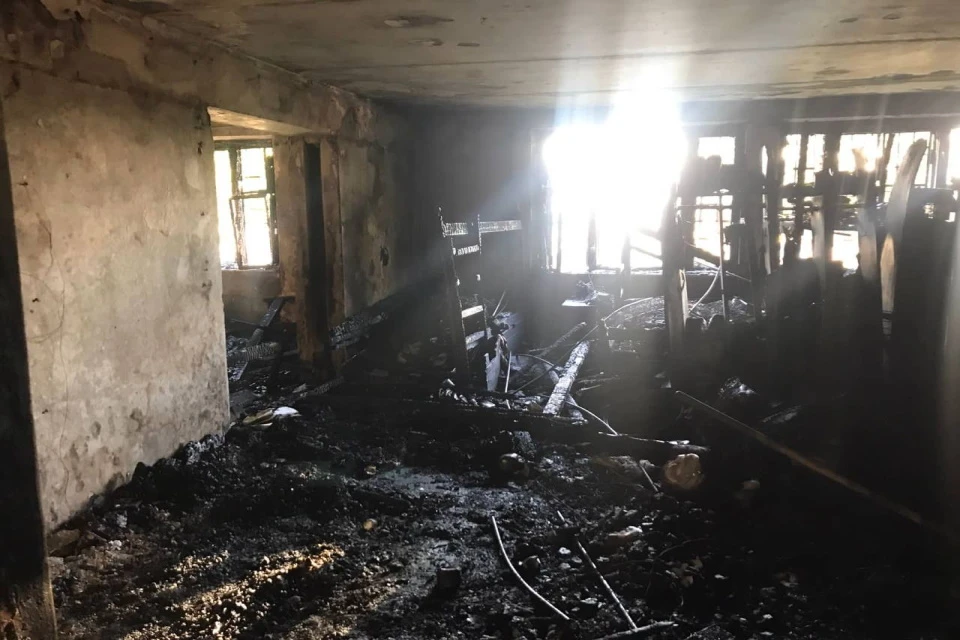 В сгоревшем хостеле на Алма-Атинской улице в Москве выявили грубые нарушения пожарной безопасности