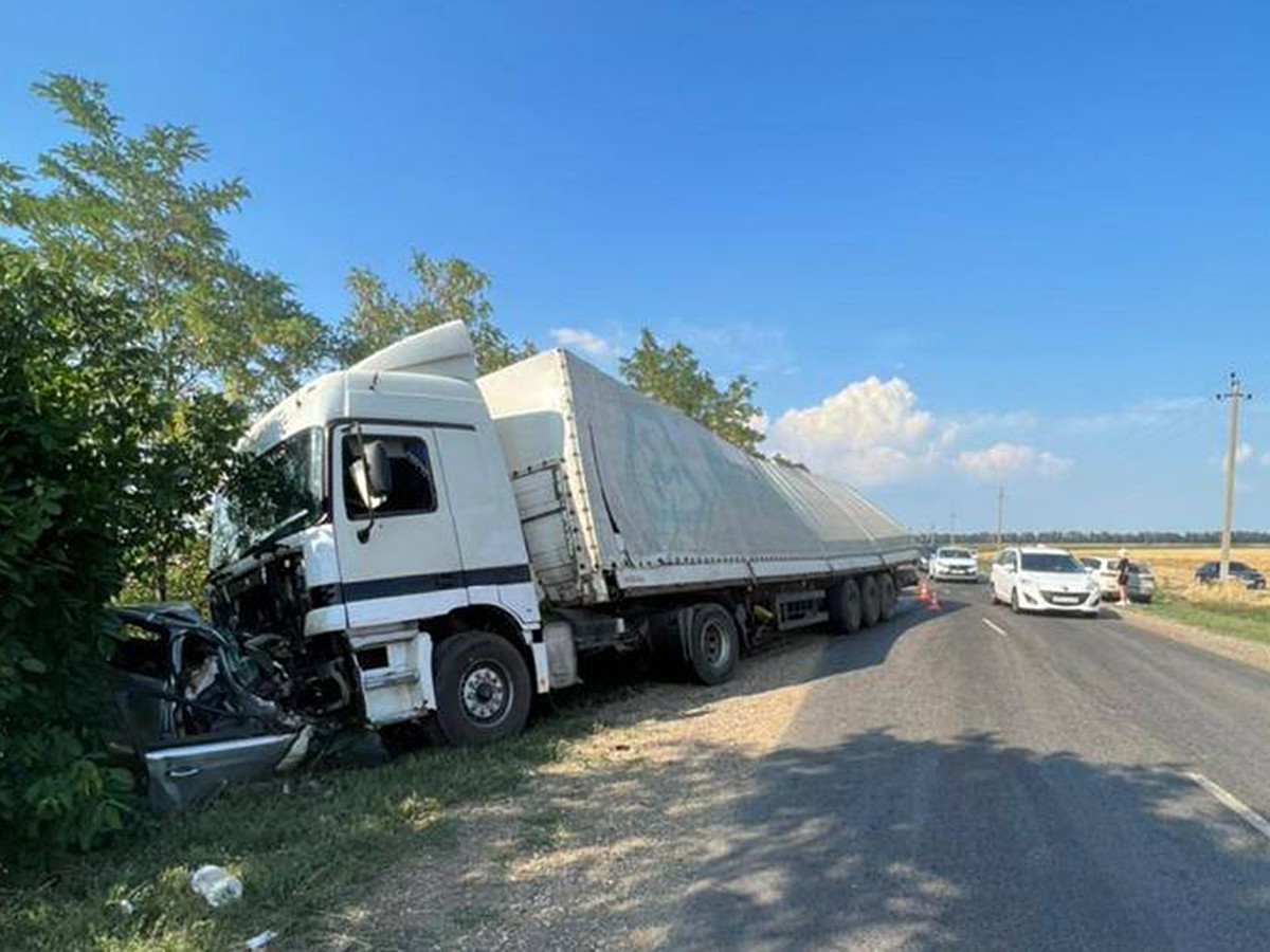 Смертельная авария на трассе в Краснодарском крае: Трое детей погибли в ДТП  на Кубани - KP.RU