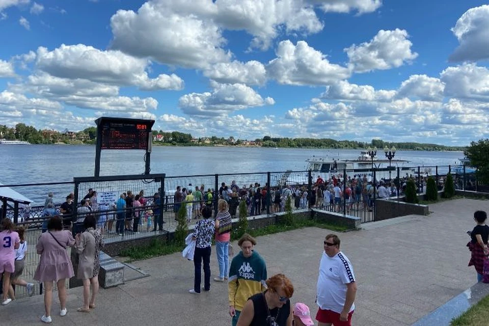 На трамвайчик снова очередь. ФОТО: группа "Подслушано в Ярославле" ВКонтакте