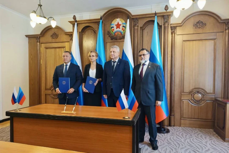 Иркутская область берет шефство над Кировском Луганской Народной Республики. Фото: Пресс-служба правительства Иркутской области.