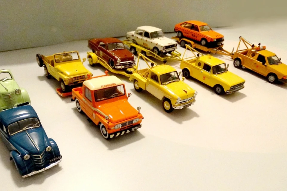 Тюменец коллекционирует модели ретро-автомобилей. Фото: Алексей Хлыстунов.
