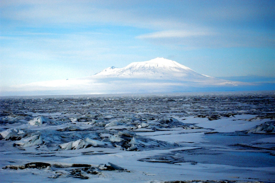 Вулкан Эребус, один из ныне действующих вулканов Антарктиды