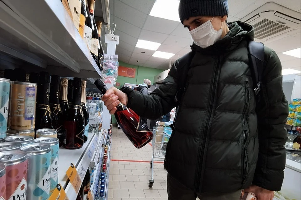 Магаданца ограбившего магазин спиртного поймали полицейские