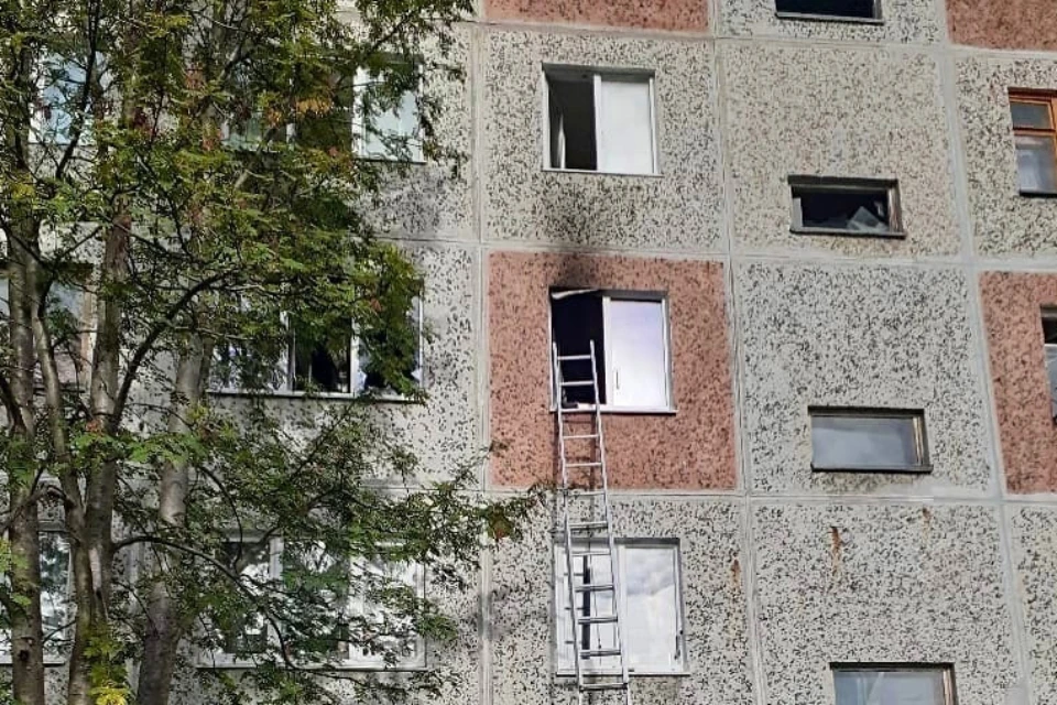 Сейчас в одной из квартир дома № 20 на улице Дзержинского в Апатитах жить невозможно. Фото: vk.com/murman01