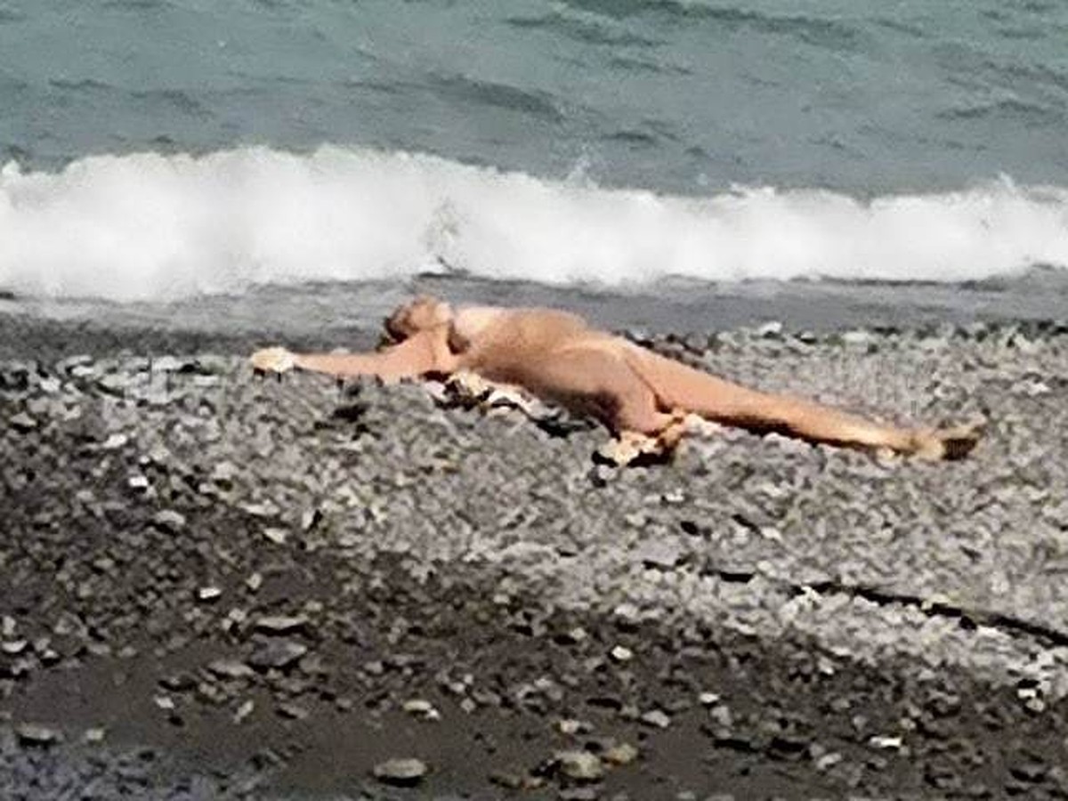 полностью голая девушка на пляже - ero-foto.fun