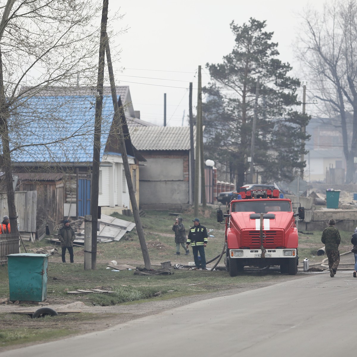 В Ульяновской области в Старой Кулатке из горящего дома спасли четырех  взрослых и двоих детей - KP.RU