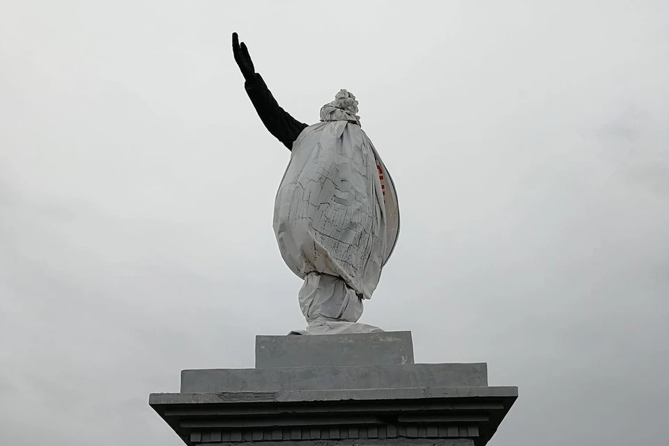 Памятник Ленину увезли на реставрацию осенью прошлого года. Фото: Павел Пономаренко