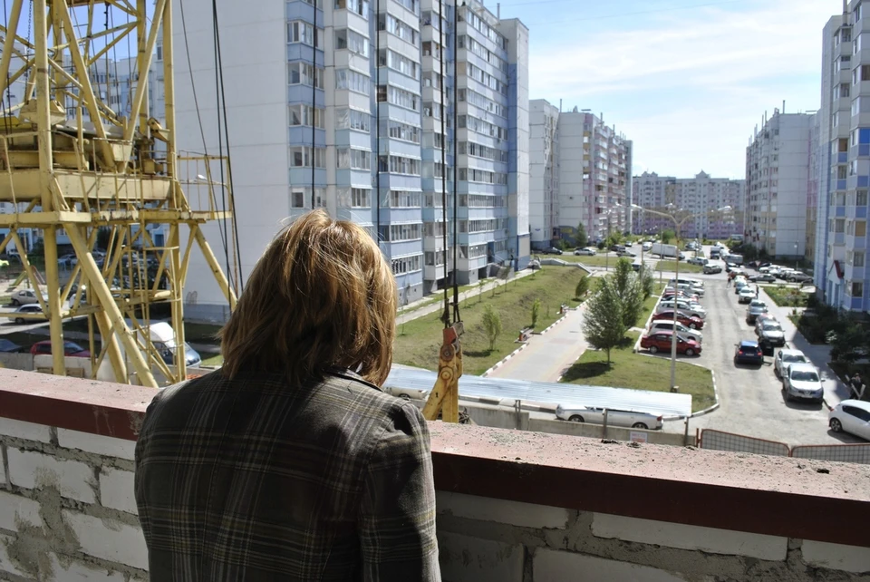 1301 семья потратят деньги на покупку или строительство жилья без получения кредита.