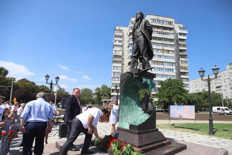 Колокол в Краснодаре памятник на красной