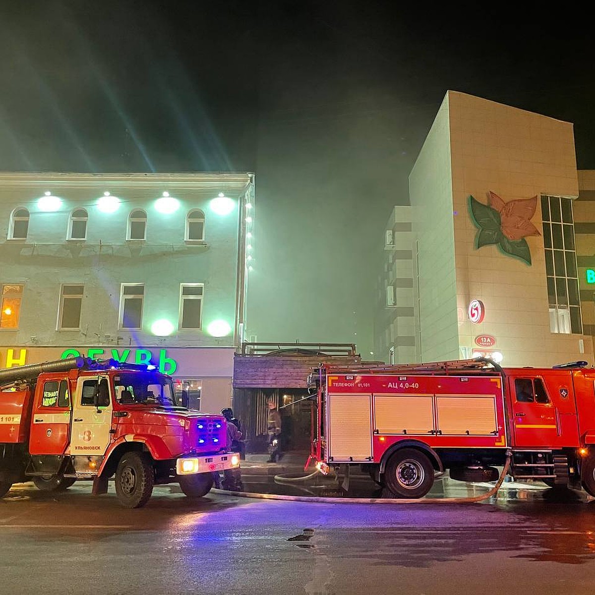 Пожар в центре Ульяновска 19 августа в переулке Молочном — загорелся  ресторан «Сажа» 19.08.2022 вечер, фото и видео - KP.RU