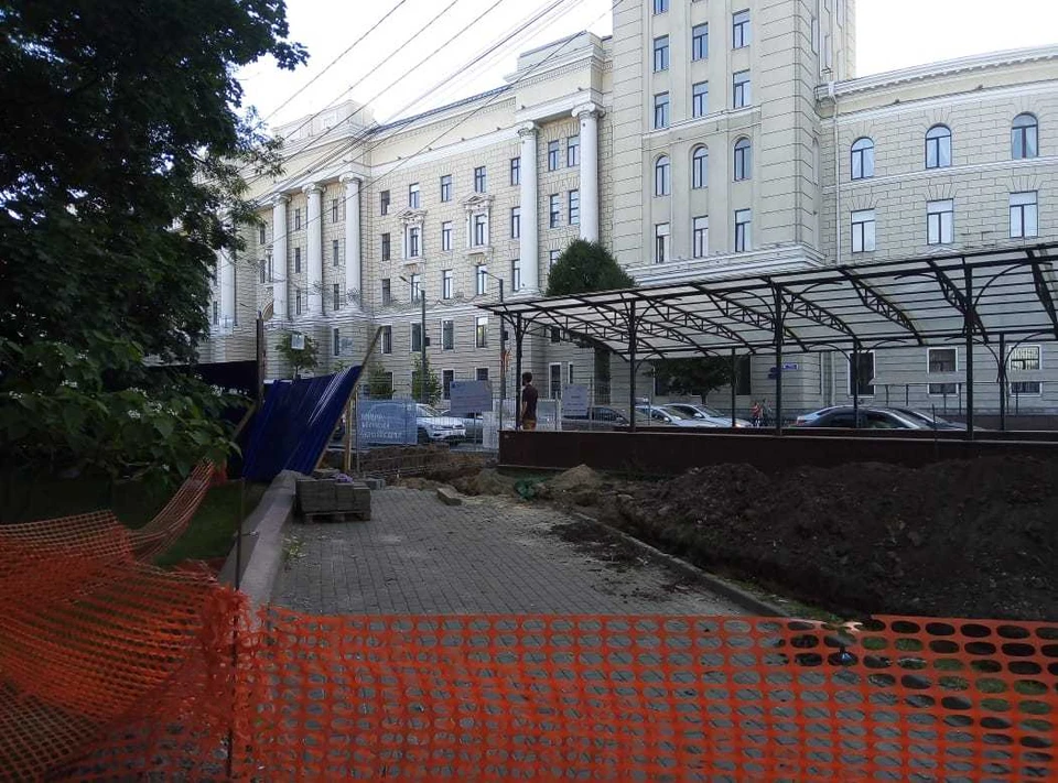 Работы на проспекте Революции идут уже давно, а результат пока не очень впечатляет.