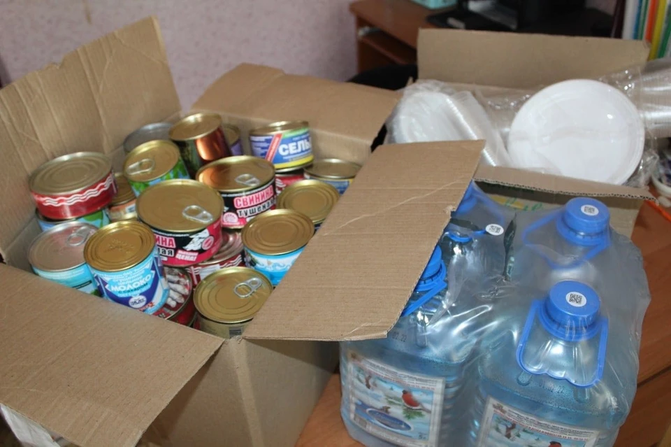 Ежедневно выезжают машины, чтобы доставить продукты и воду на место лесного пожара. Фото: пресс-служба администрации Клепиковского района.