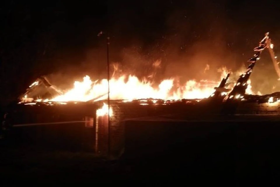 Под Липецком сгорел сарай с зерном и живностью